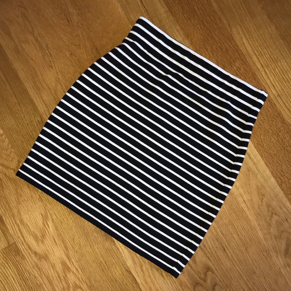 Black and white striped pencil skirt